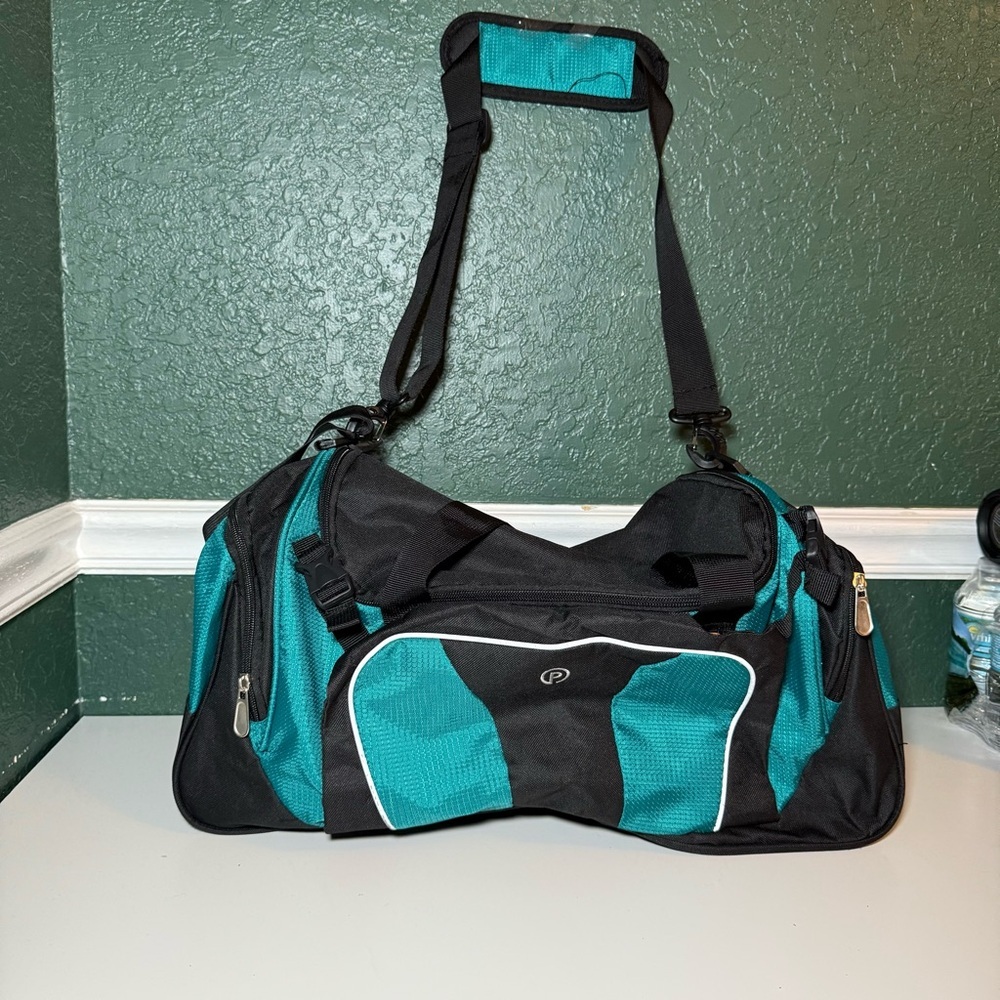 NEW- Protege 22 inch Carry On Sport Duffel Bag Luggage -Travel Gym Collapsible - Picture 3 of 12